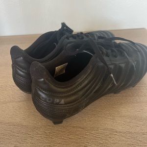 Adidas boys black soccer shoes